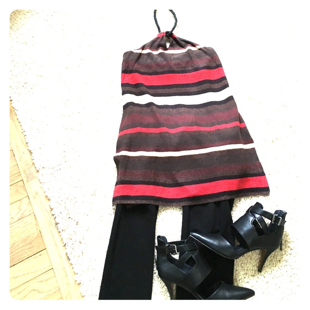 Very chic Lauren knit halter top!